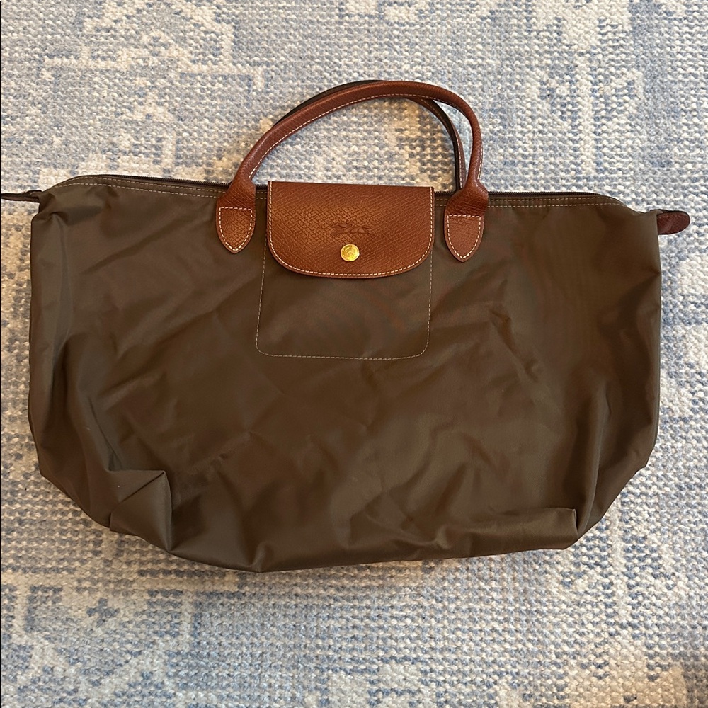 Longchamp Le Pilage in olive green